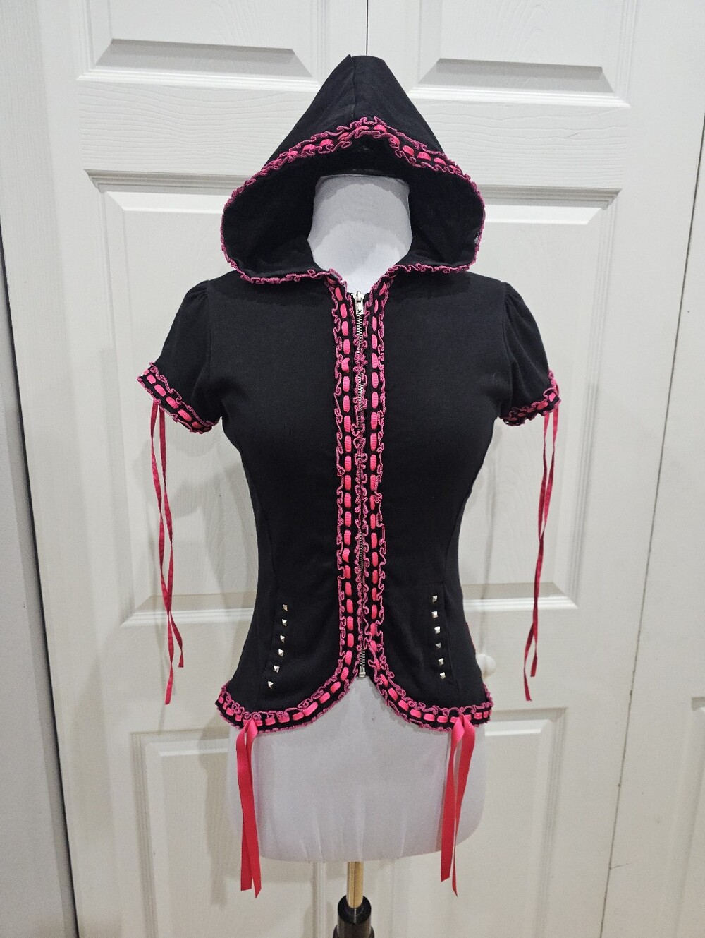 Vintage Y2K Punk Mall Goth Tripp Black Hot Pink Ribbon Stud Zip Hoodie Top S